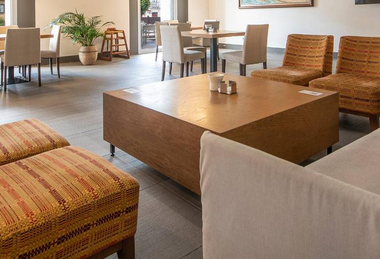 Lounge & terrace bar Blau Gran Hotel Las Caldas  Астурия Lounge & terrace bar Blau Gran Hotel Las Caldas  Астурия